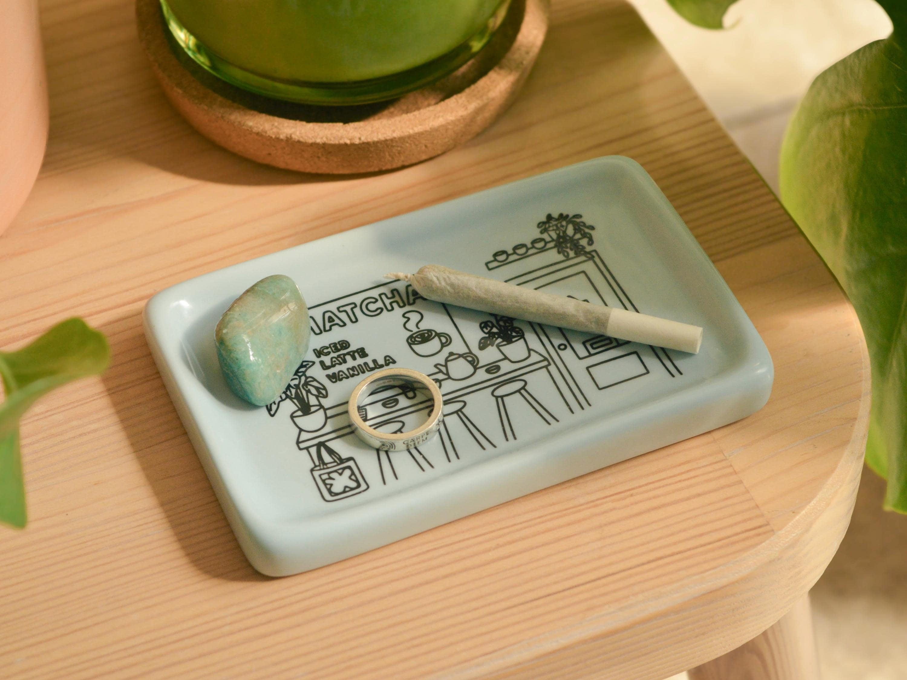Plato azul con ilustración de matcha / Decoración estética / Plato para joyas / Amante del matcha