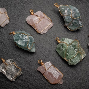 SALE Raw Qaurtz Crystal Pendant, Freeform Wire wrapped Pendant with raw stone, Gemstone Necklace, Nugget Pendant EU