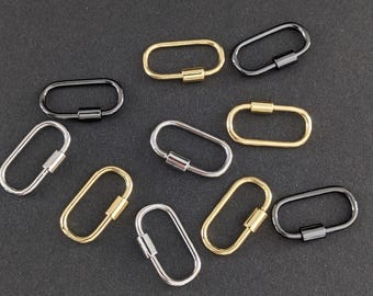 Könnte beinhalten: Sortiment ovaler Schlüsselringe aus silbernem, goldenem und schwarzem Metall. Die Schlüsselringe haben einen federbelasteten Verschluss.