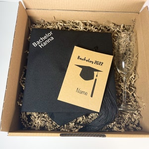 Abschluss-Kuscheltier 25 Cm Mit Doktorhut & Diplom | Plüschtier Zur Gratulation Für Schulabschluss | Geschenk Für Jungen & Mädchen