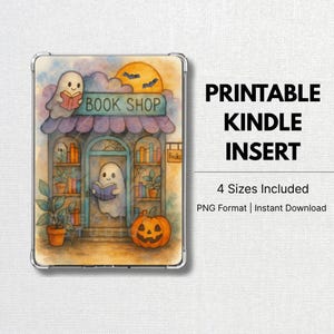 Może przedstawiać: Wkładka do Kindle z akwarelową ilustracją fantazyjnej księgarni z duchami, dyniami i nietoperzami. Tekst "BOOK SHOP" znajduje się nad sklepem. Wkładka jest przeznaczona do Kindle i zawiera cztery rozmiary.