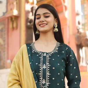 Bloemen geborduurde zijden Kurta Pant Dupatta set Gouden Zari Polka Dot Designer Etnische Slijtage Bollywood stijl | Gratis DHL Express