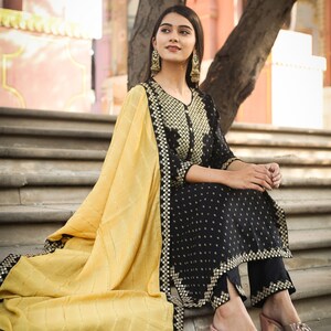 Mooie Spiegel geborduurd Kurta Pant Dupatta Set Detail Dobby Katoen Straight Kurta Feestelijke Etnische dragen | Gratis DHL Express