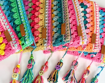 Hippie crochet pouch! Perfect for cosmetics, pens, crochet hooks and much more, in boho style! READY TO SHIP!