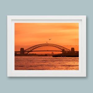 Sydney Hafen Sonnenuntergang Brücke | Wasserflugzeug über Sydney Hafen Wandkunst, Australische Küsten Stadtbild Fotografie, ungerahmt Kunstdruck