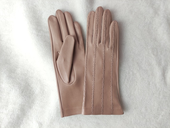 Beige leather 2024 gloves ladies