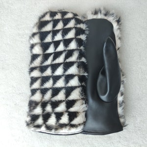 Fleece-lined leather mittens Handmade Ladies mittens Genuine leather Best gift for lady Sheep fur Warm winter mittens Black
