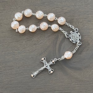 Taschenkranz-Rosa Perlen-Sterling-Kapelle Silber Heiliges Herz Medaillon & passendes Kruzifix mit rosa Herzen