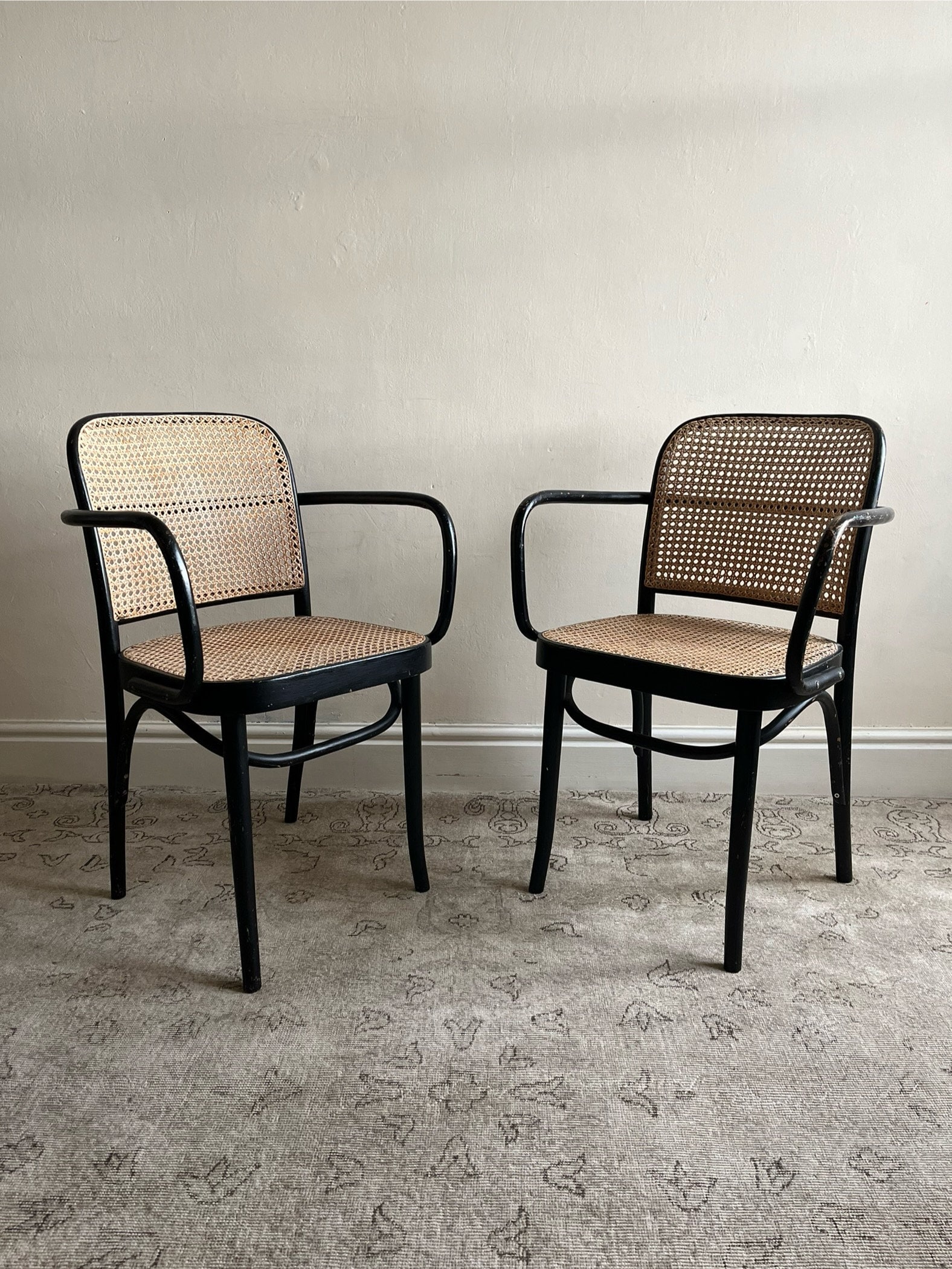 No. 811 Bentwood Stool by Ton | Bauhaus2YourHouse