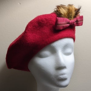 Red wool beret with bow and feather trim &quot;Sandra&quot;