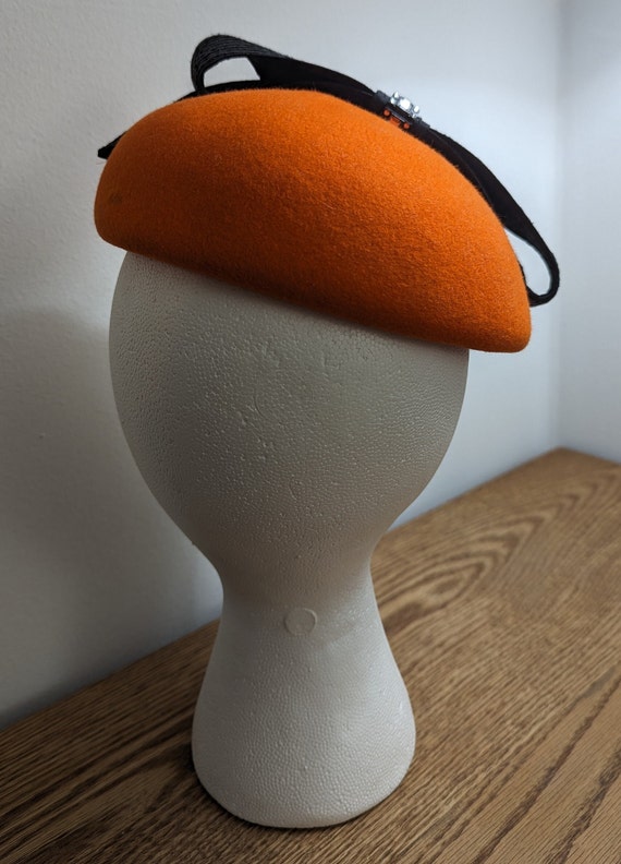 Vintage cocktail hat/fascinator in orange wool fe… - image 6