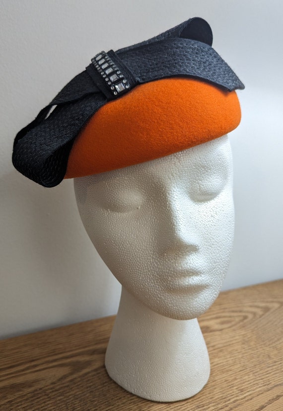 Vintage cocktail hat/fascinator in orange wool fe… - image 3