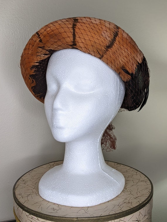 Vintage brown wool cloche with feathers and veili… - image 1