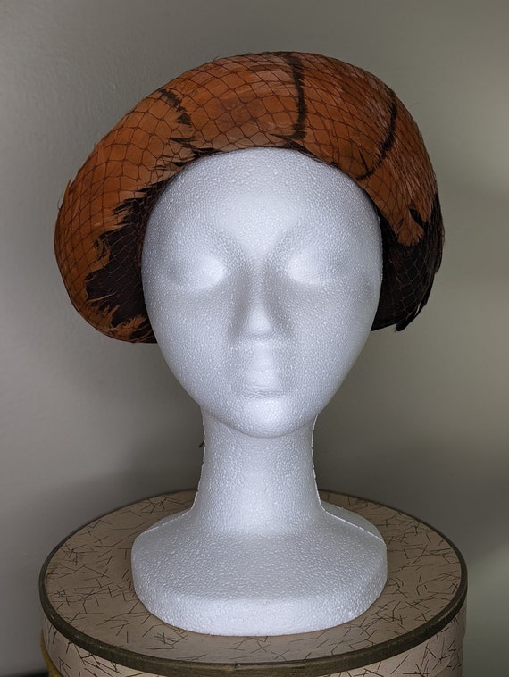 Vintage brown wool cloche with feathers and veili… - image 2