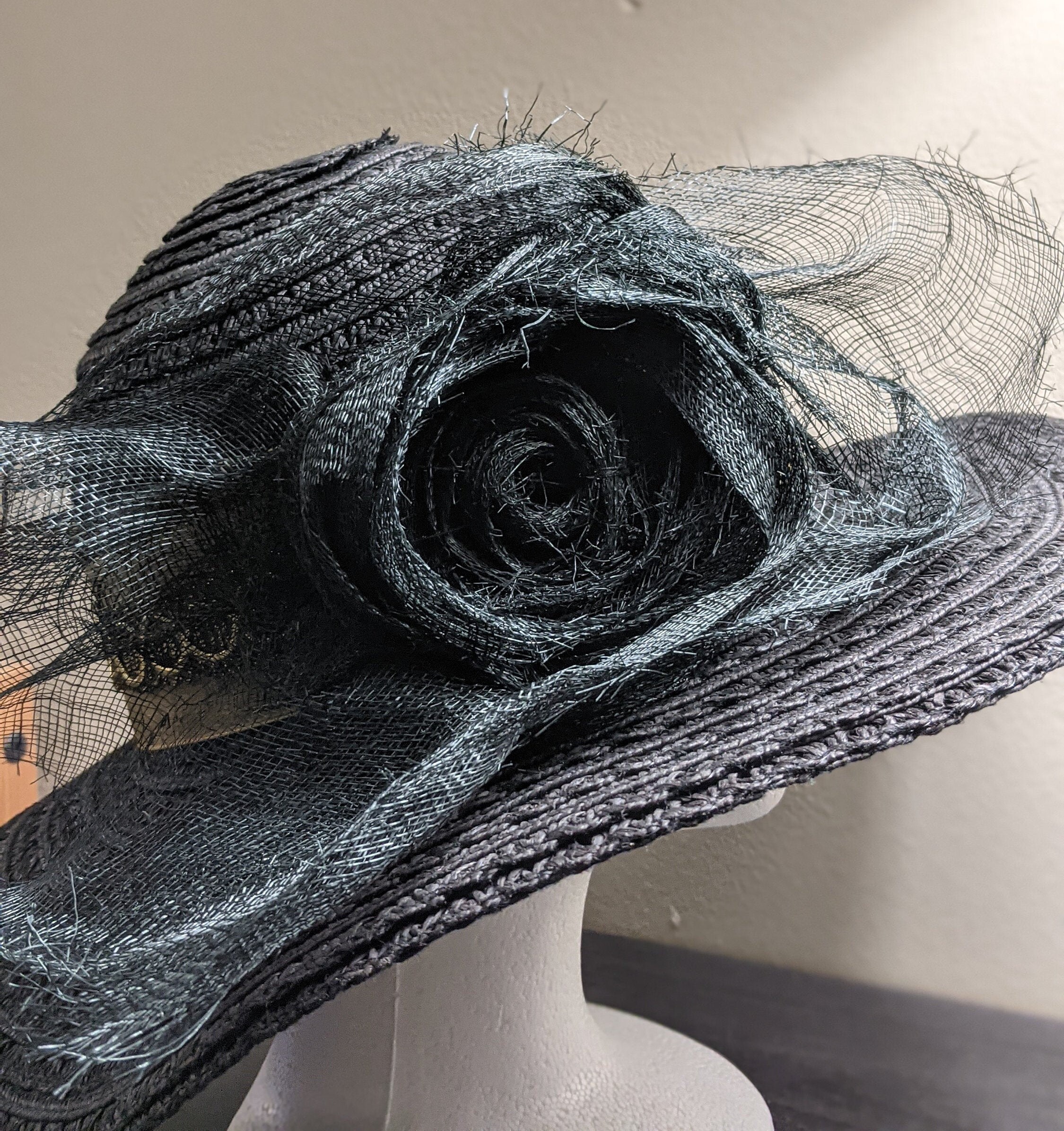 Black Brimmed Straw Women display picture 1