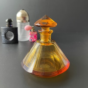 Atemberaubende tschechische Art-Deco-Parfümflasche, braungoldenes transparentes Glas. Boho Tschechische Flasche. Geometrische Muster Parfüm Flasche
