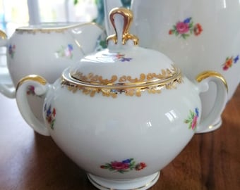 Authentiek Frans porseleinen koffie/thee set, Societe Francaise de Porcelaines SFP FRANCE. Shabby Thee Koffie Set. Bloemenmotief met gouden detail