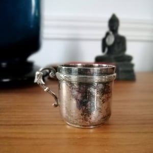 Silber Teller Uralte Minitasse/ Babytasse, gestempelt FELIX. Verzierter Griff und Rand. Metall Mini Tasse. Silberware MIniature. Taufgeschenk