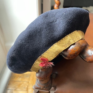 Vintage Beret Basque in Navy Blue Shade. Maison Laulhere France. Traditional Manufacturing in France. Top Quality Materials. Leather Band