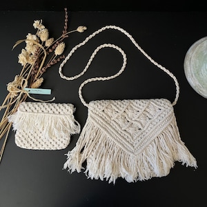 Sac à bandoulière et sac à main en macramé vintage. Boho Beau motif élégant. Petit sac en coton macramé / sac à main. Compact et dense fabriqué. Match mignon