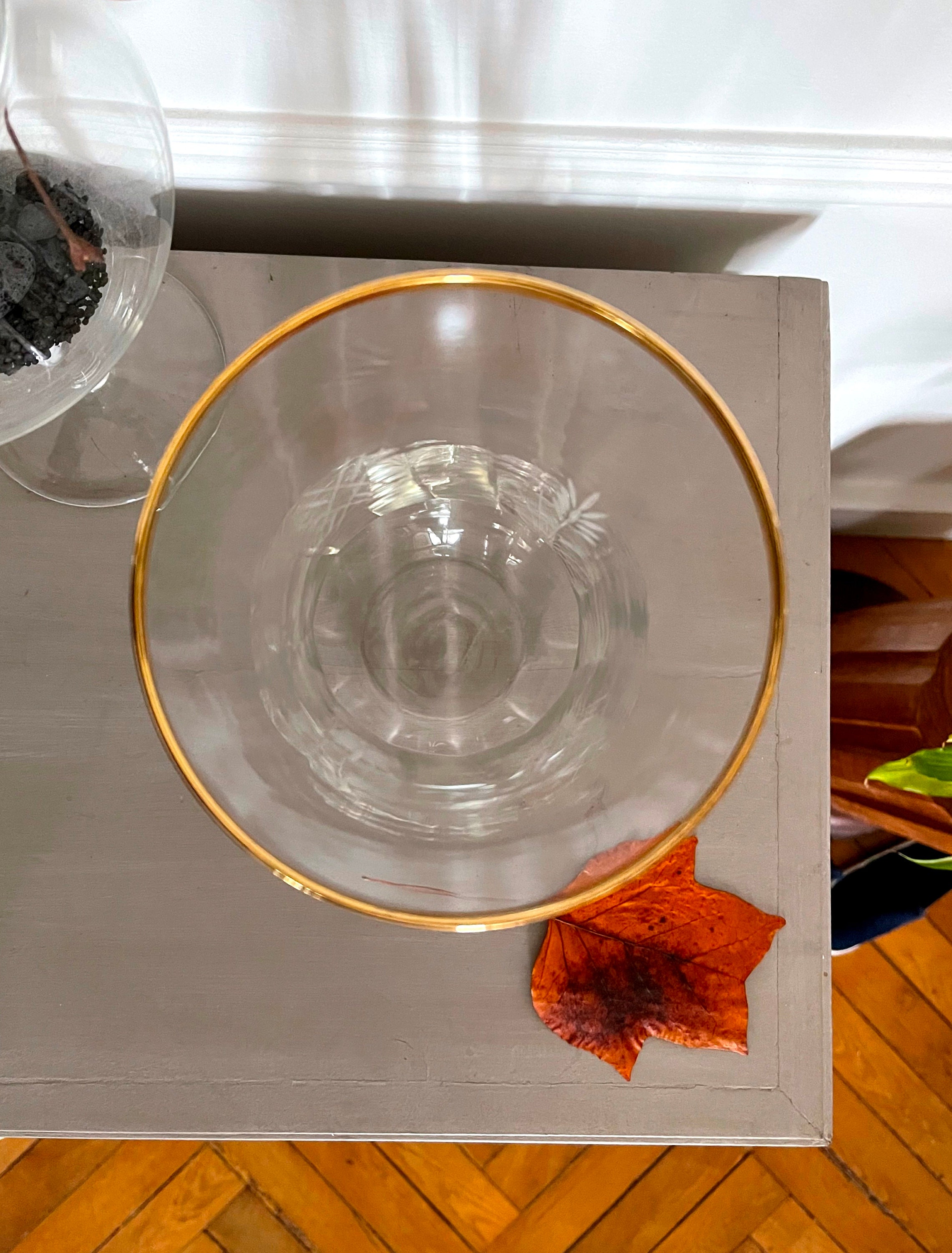 Gallé Grand vase en verre gravé décor Pommes de pin - XXe siècle - N.67307