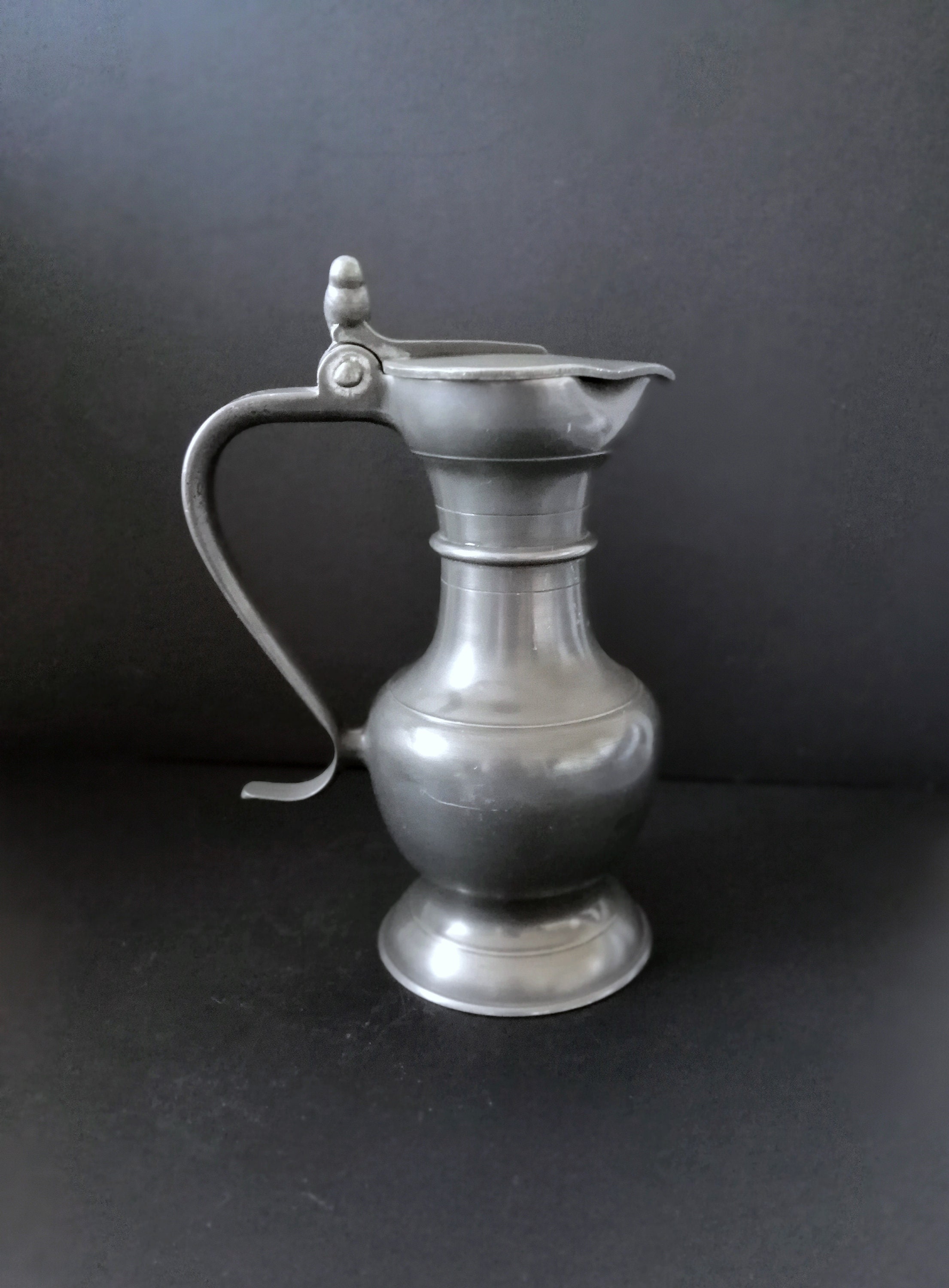 Vase de décoration Art nouveau en etain