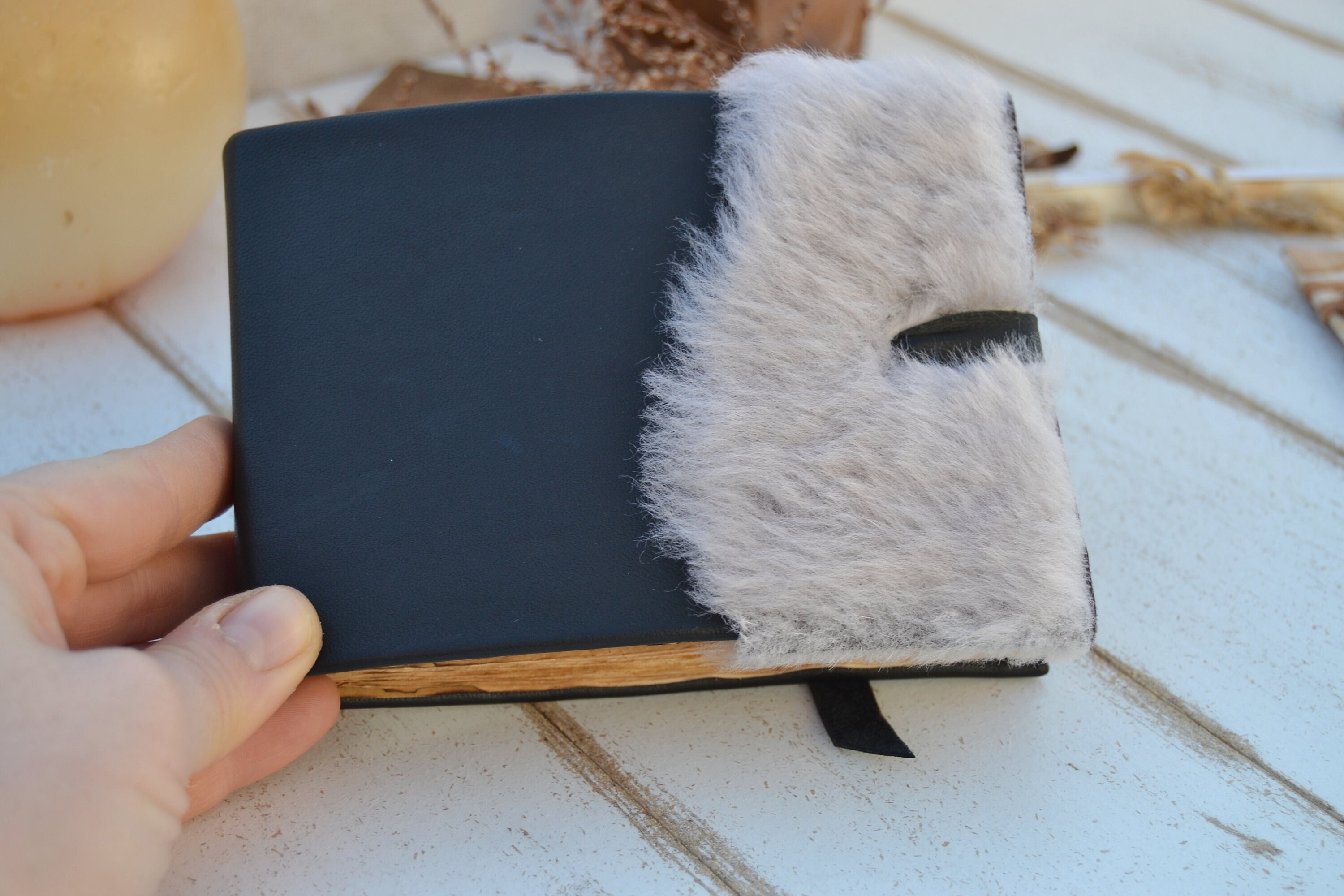 革のジャーナルノート　ハンドメイド　ジャンクジャーナル　古書 ヴィンテージ風 レザージャーナル ノートブックを購入しました