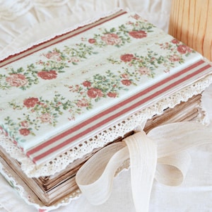 Rode rozen Junk Journal handgemaakt / antieke bloemen vintage stijl stoffen notitieboek / leeg om zelf te ontwerpen / 500 pagina&#39;s