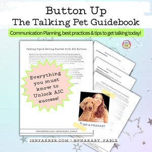 Puede incluir: Una guía con un gráfico de estrella amarilla que dice "¡Todo lo que debes saber para desbloquear el éxito de AIC!"  La guía se titula "Button Up: The Talking Pet Guidebook" y tiene un subtítulo que dice "Planificación de la comunicación, mejores prácticas y consejos para empezar a hablar hoy!"  La guía está abierta en una página titulada "Consejos para hablar y empezar con los botones AIC".  Una foto de una mujer y un perro está en la esquina inferior derecha de la imagen.