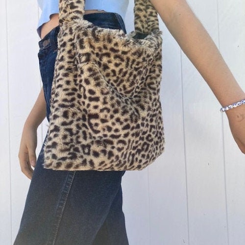 PRETYZOOM Medium Fluffy Cheetah Print Shoulder Bag – Brown Animal Print Fuzzy Purse With Flower, Underarm Bag