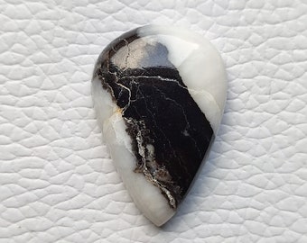 Witte buffelturquoise cabochon: druppelvormige edelsteen (26 x 17 x 6 mm)