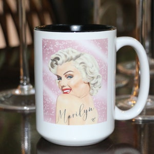 Marilyn Monroe, Pink Background,  Marilyn Monroe Gift, 15oz Mug