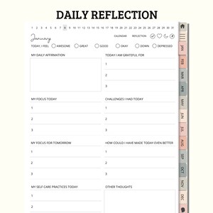 Może przedstawiać: Cyfrowa strona planera z tytułem "DAILY REFLECTION". Strona jest przeznaczona na styczeń i zawiera sekcje dotyczące codziennych afirmacji, wdzięczności, skupienia i dbania o siebie. Zawiera kalendarz i opcje śledzenia uczuć.