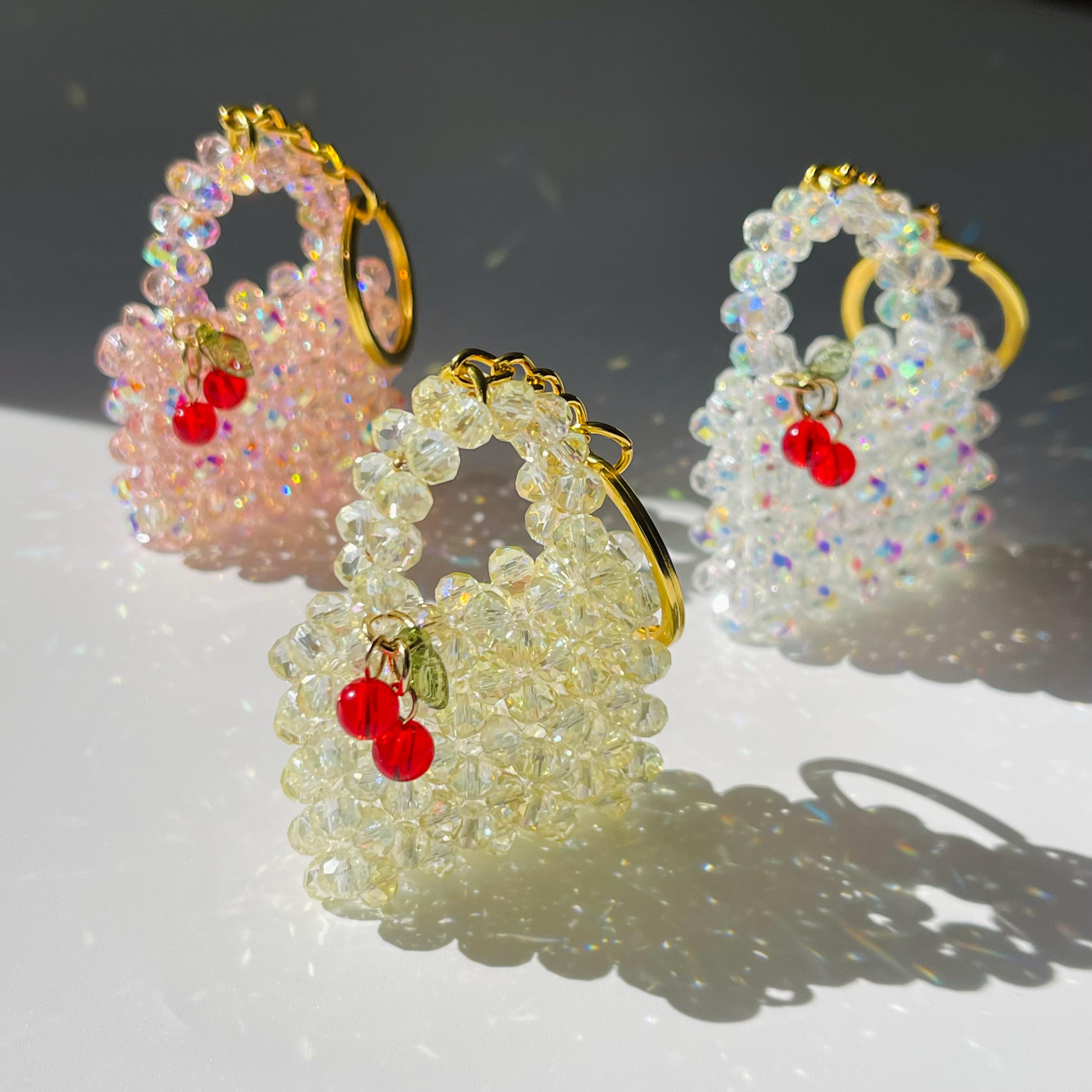 虹色ビーズバッグキーホルダー：チェリーのミニ財布チャーム - Etsy 日本