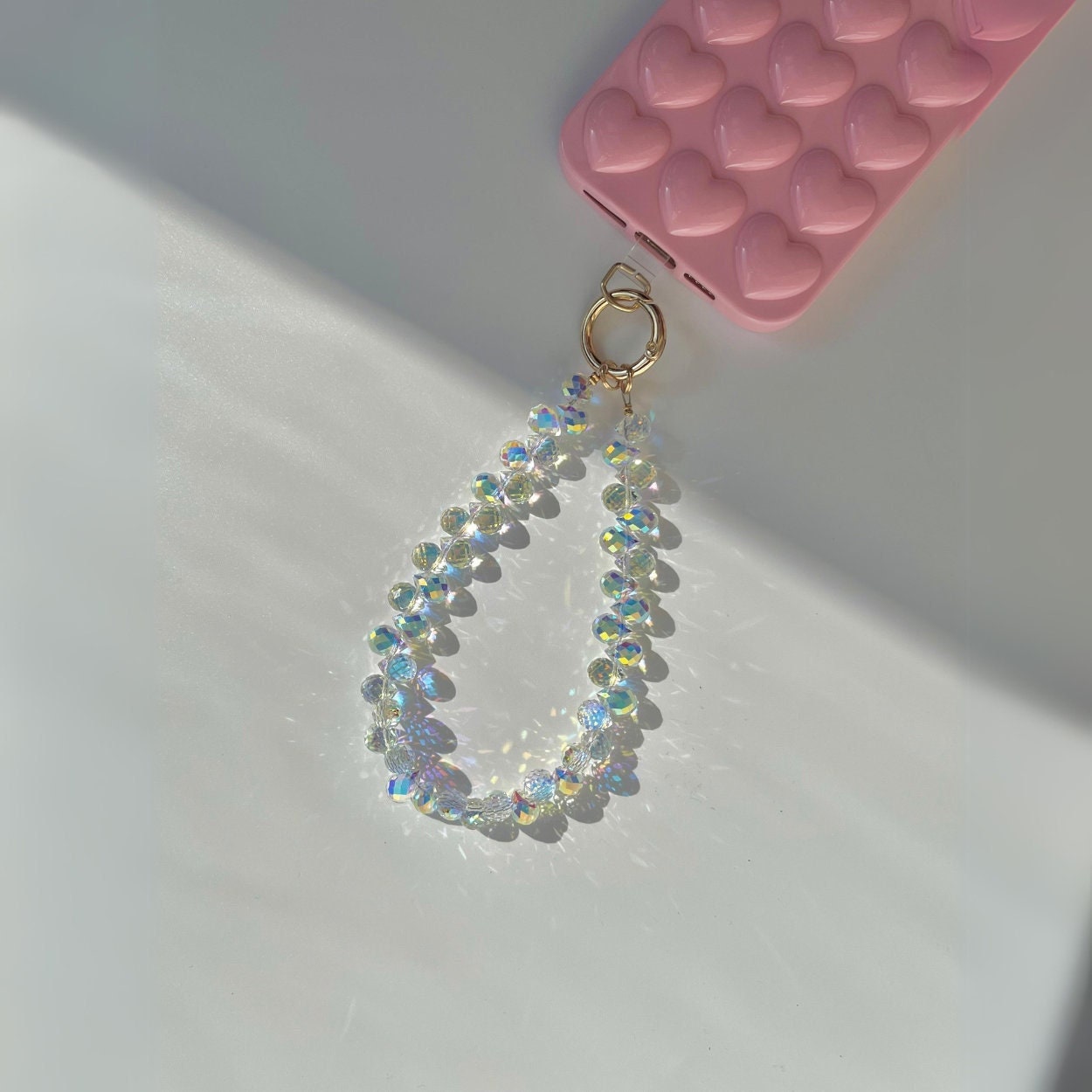 MORWLAT Handy-Anhänger Mit Regenbogen-Kristall – Bunt, Glitzernd, Perfekt Als Geschenk