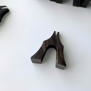 1 piece Ebony Wood Guzheng Brdiges handmade by Shanghai Huali.  1个 x 上海华黎黑檀木手工古筝琴码