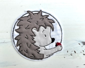 Applikation Igel mit Käfer, Aufnäher, Patch, Stickwolke, KLEIN