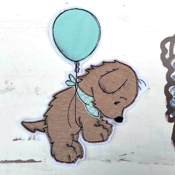 Applikation Hund am Luftballon, Geburtstag, Aufnäher, Patch, Stickwolke, mintfarben, Halstuch gemustert