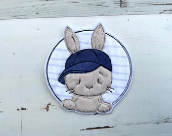 Applikation Hase mit Cap, Appli, Aufnäher, Patch, Button, Hase, Stickwolke