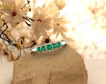 Vintage Emerald Eternity Band Baguette Shape Eternity Ring Emerald Wedding Band Ring Gemstone Eternity Band For Women Emerald Engagementring