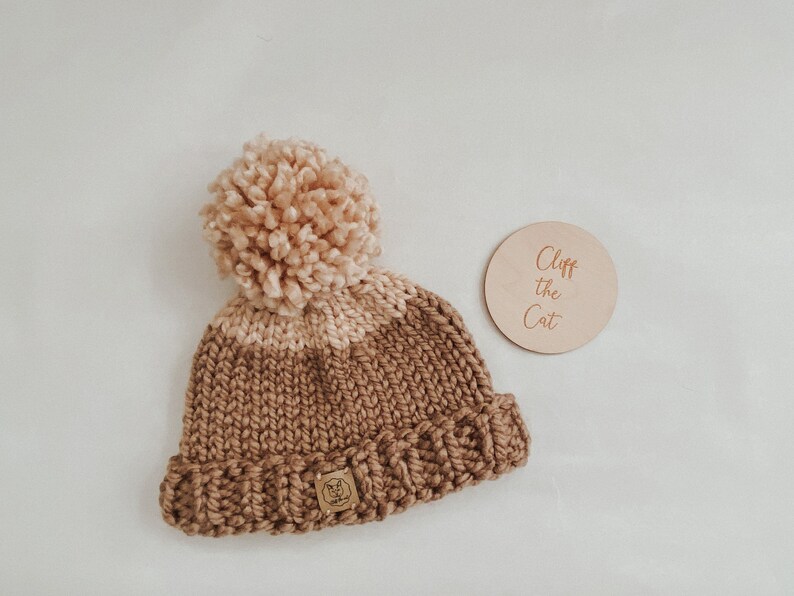 handknitted pompom hat The Huntly 100/% acrylic
