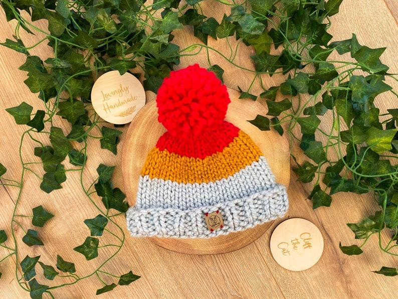 handknitted pompom hat The Huntly 100/% acrylic