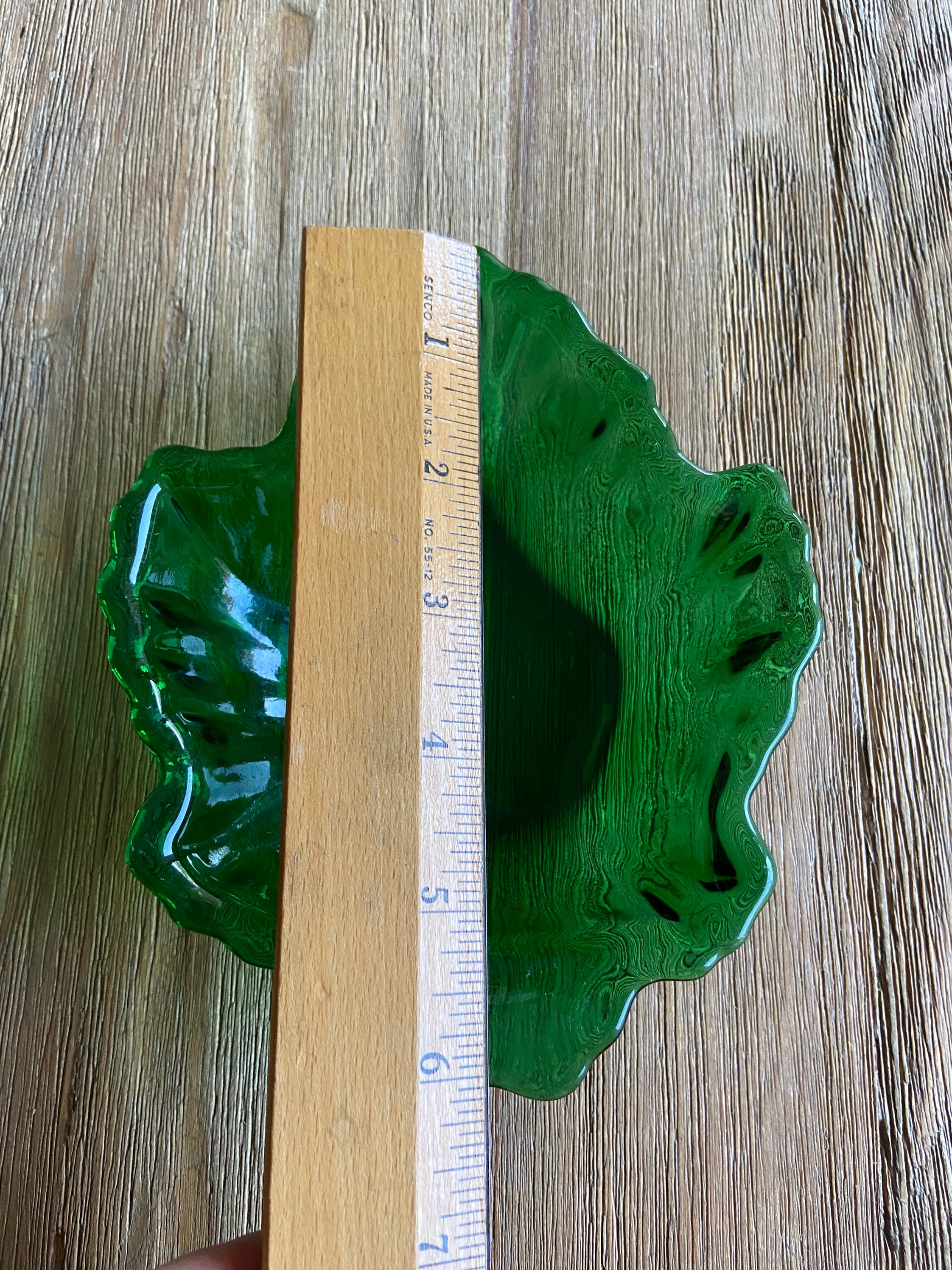 Vintage green glass leaf bowl Etsy.de