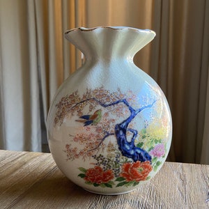 Vintage Japanese bird vase
