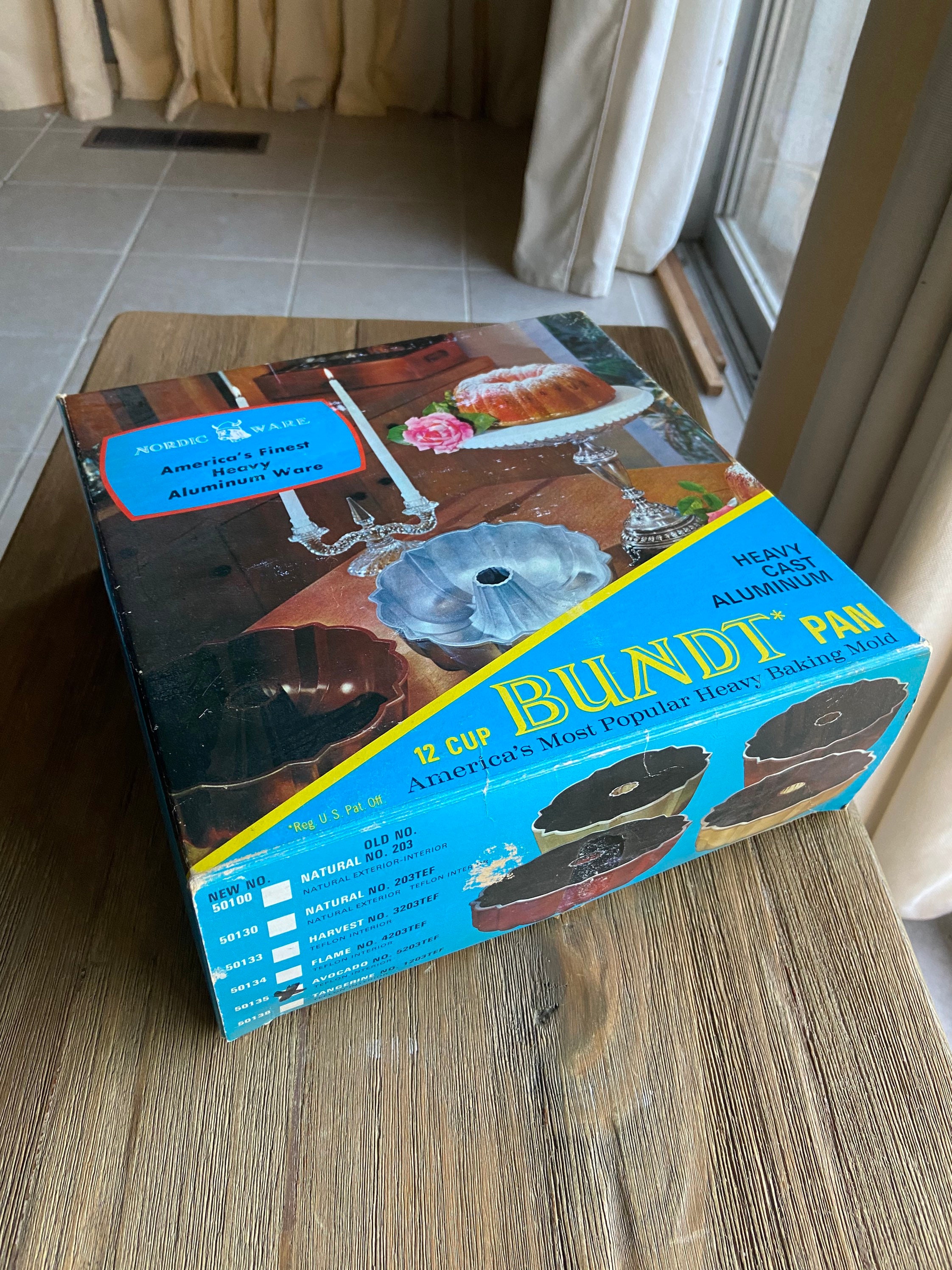 Vintage Mid Century Nordic Ware Tangerine Bundt Cake Pan 12 Cup w/ Box