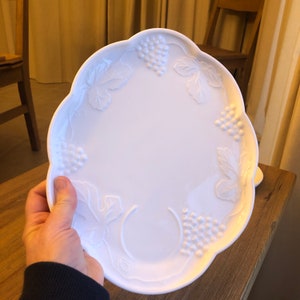 Vintage milk glass dishes (2)