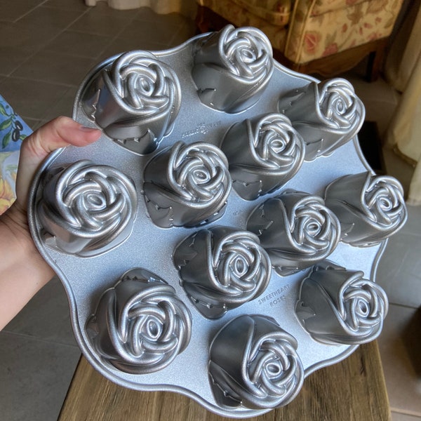 Nordicware sweetheart roses cakelette mold