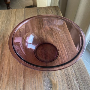 Vintage Pyrex cranberry 2.5 L bowl