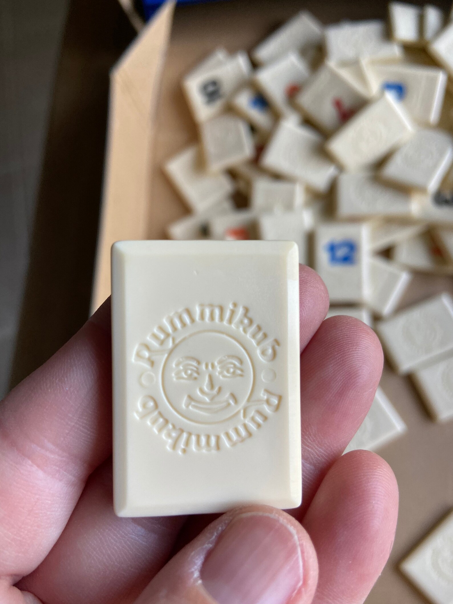 Rummikub Anniversary Edition – Versione Lusso Con Tessere 3D Robuste – Gioco Da Tavolo Ideal - Foto 2