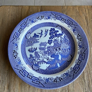 Vintage Blue Willow Churchill dinner plate